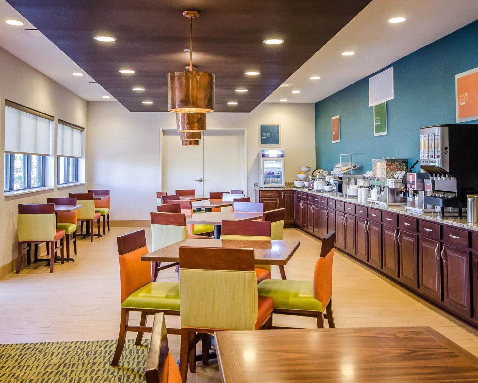 Red Roof Inn & Suites Ferdinand