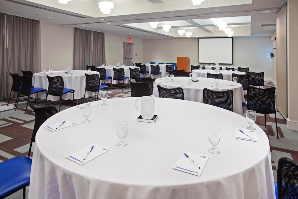 Holiday Inn Express Indianapolis - Fishers