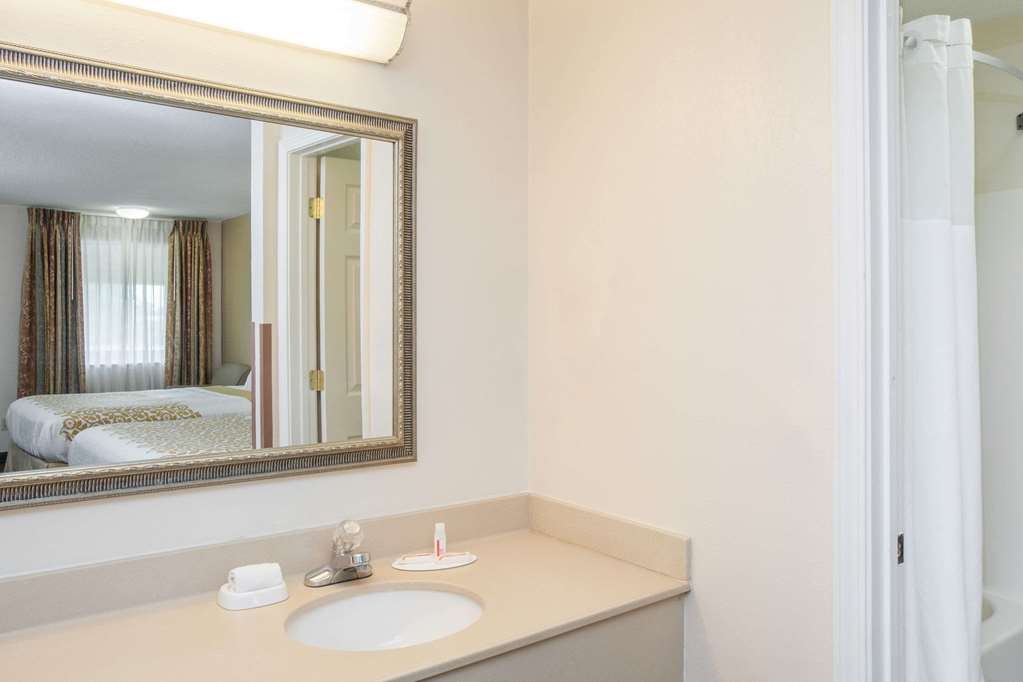 Days Inn by Wyndham Fort Wayne