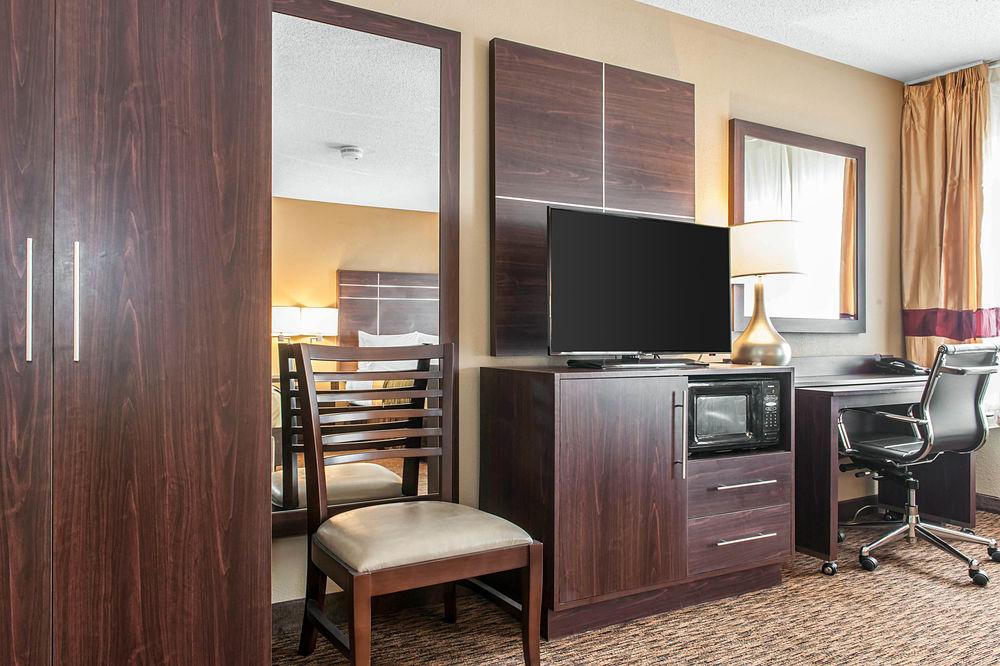 Days Inn by Wyndham Fort Wayne