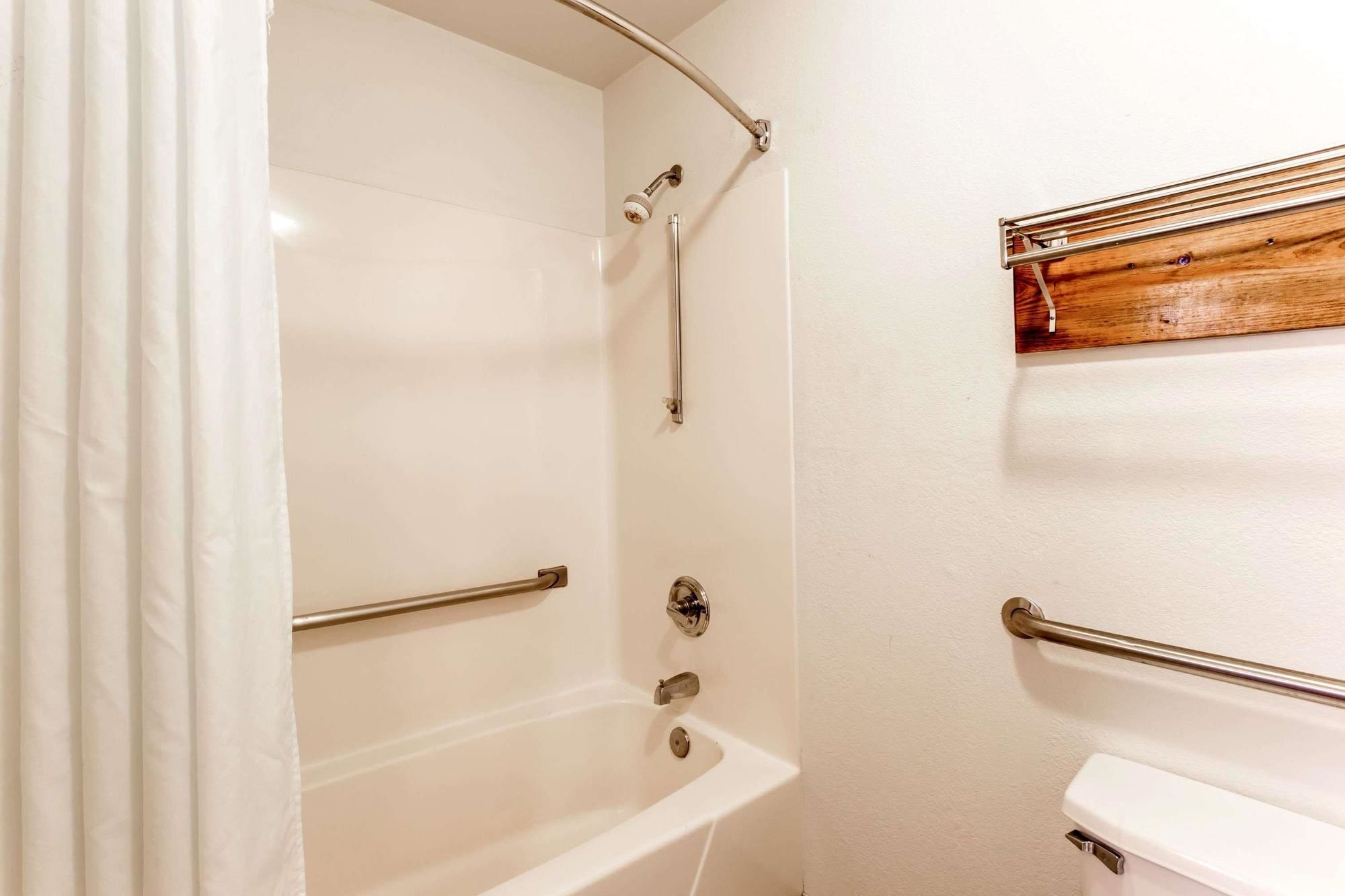 Super 8 by Wyndham Frankfort IN