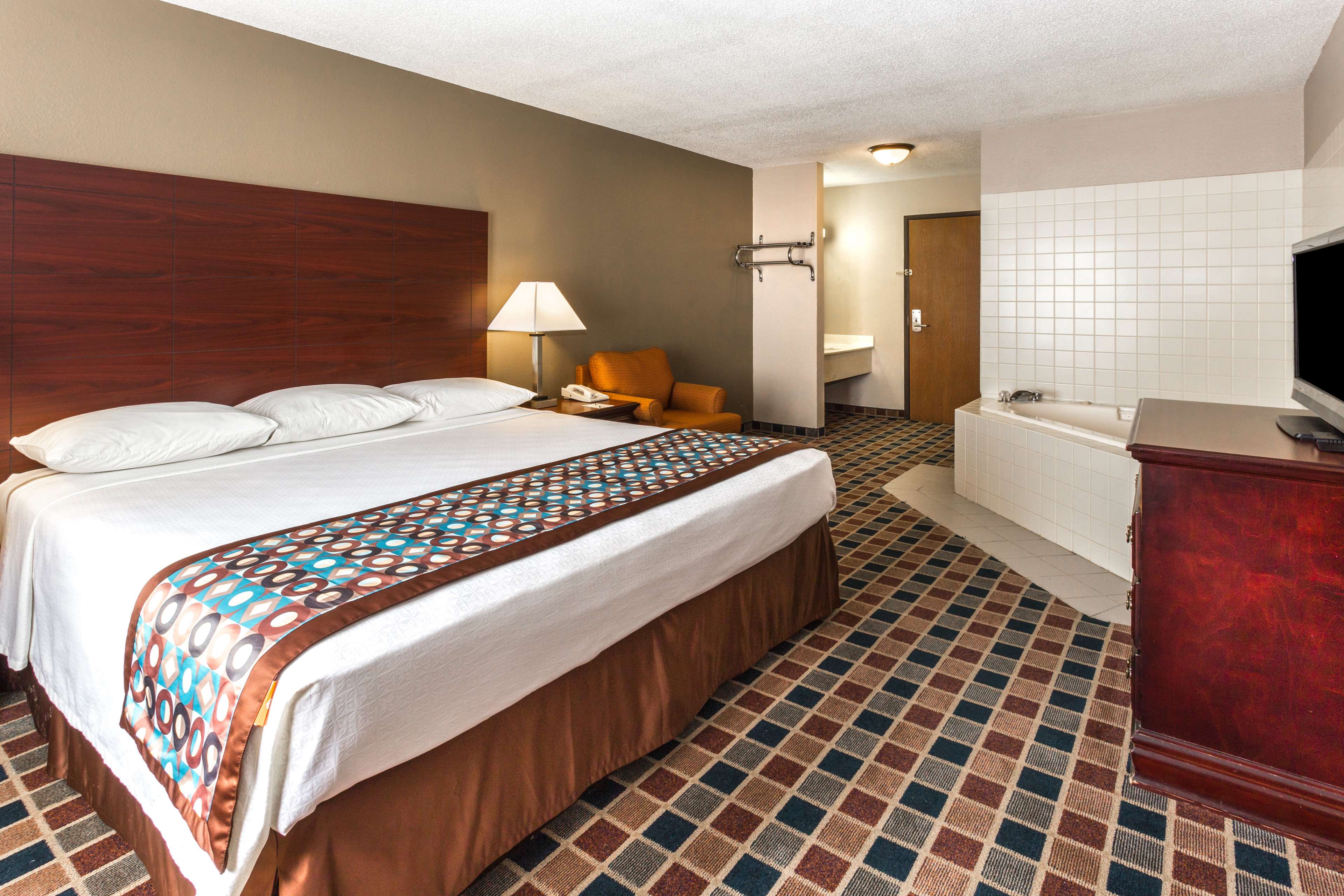 Super 8 by Wyndham Frankfort IN