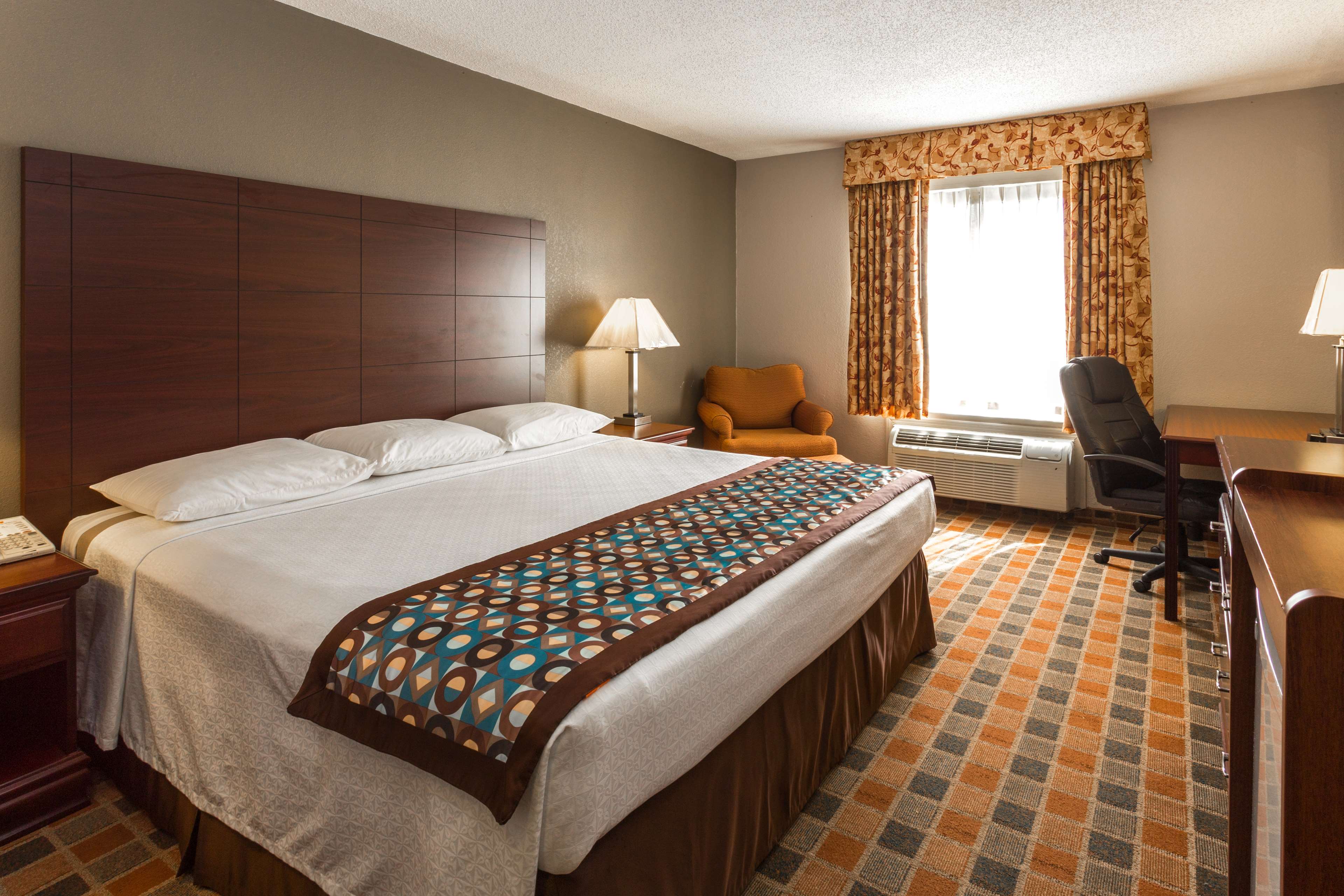 Super 8 by Wyndham Frankfort IN