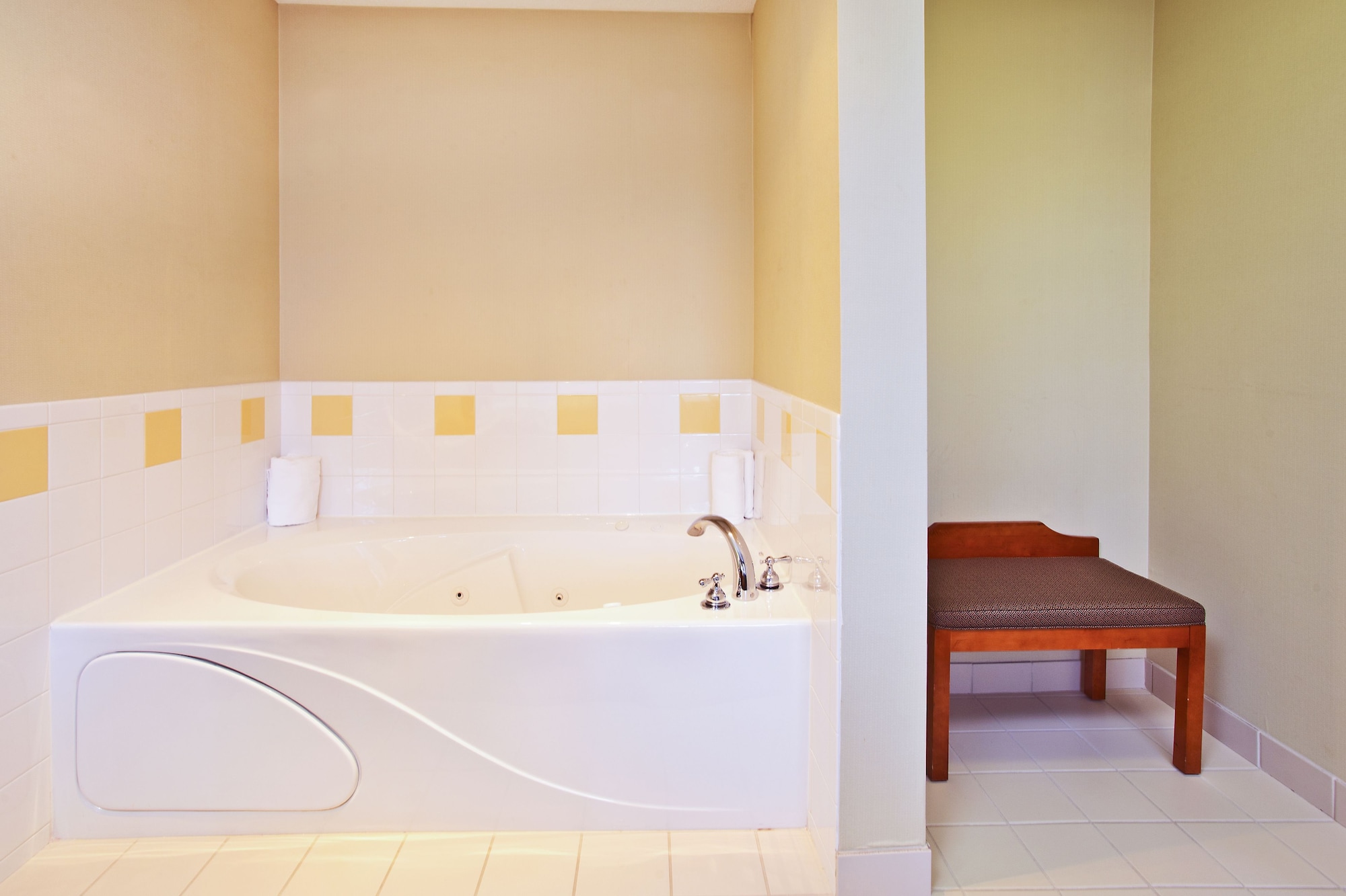 Holiday Inn Express Hotel & Suites Goshen