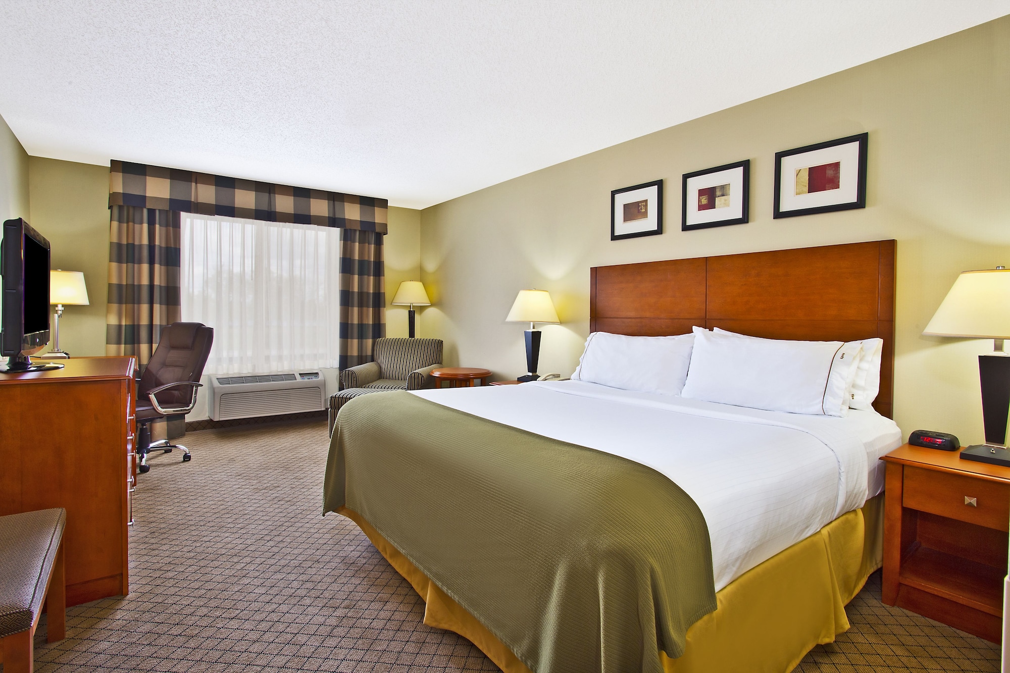 Holiday Inn Express Hotel & Suites Goshen