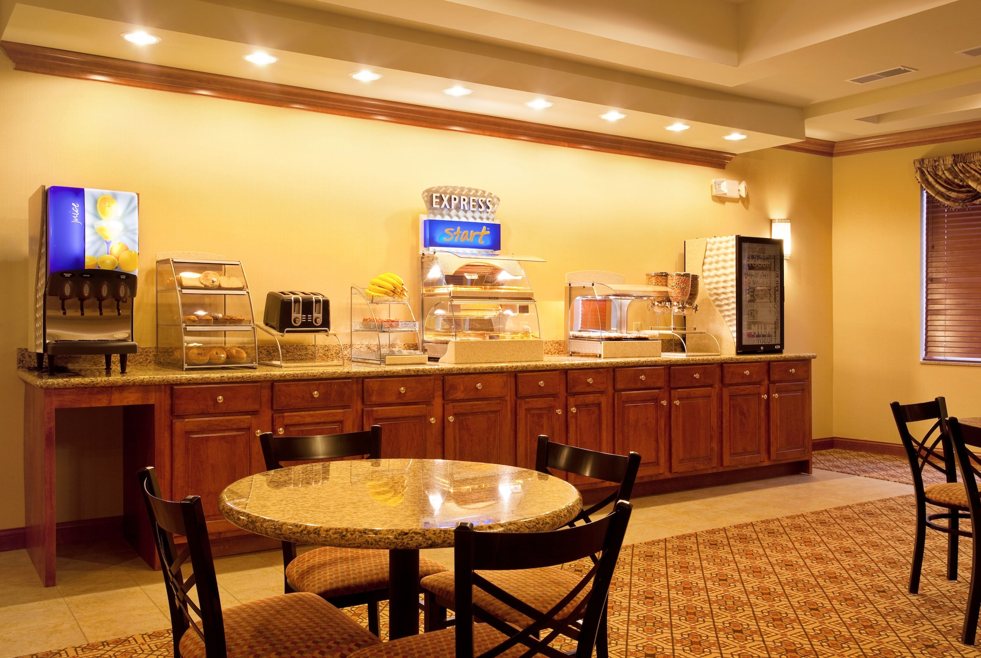 Holiday Inn Express Hotel & Suites Goshen