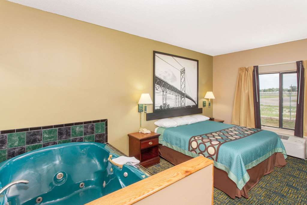Super 8 by Wyndham Goshen