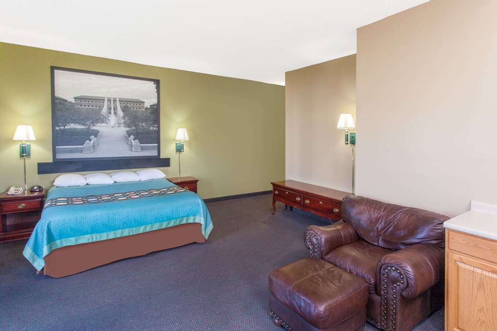 Super 8 by Wyndham Goshen