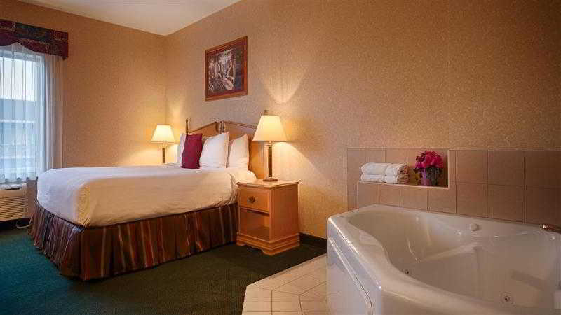 Best Western Plus Howe Inn