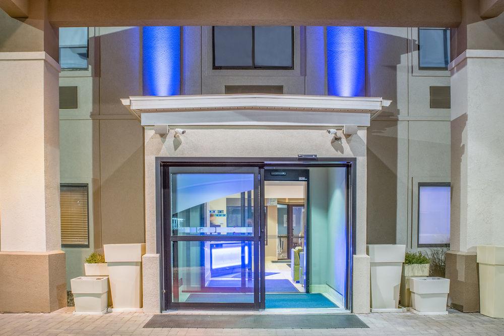 Holiday Inn Express Howe