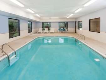 Super 8 by Wyndham Huntington