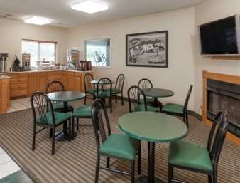 Super 8 by Wyndham Huntington