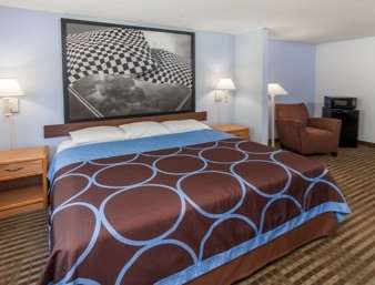 Super 8 by Wyndham Huntington