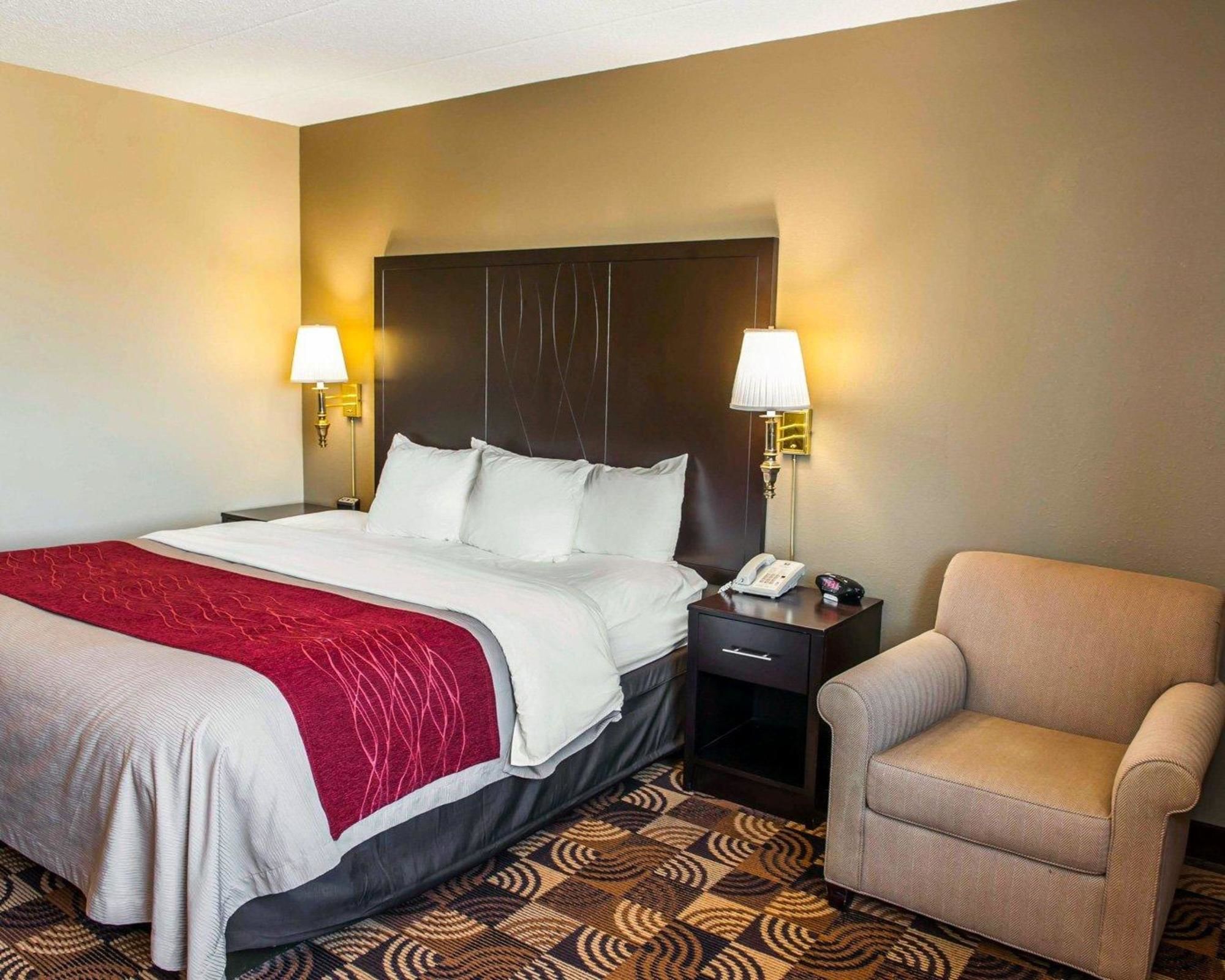 Comfort Inn & Suites North at the Pyramids