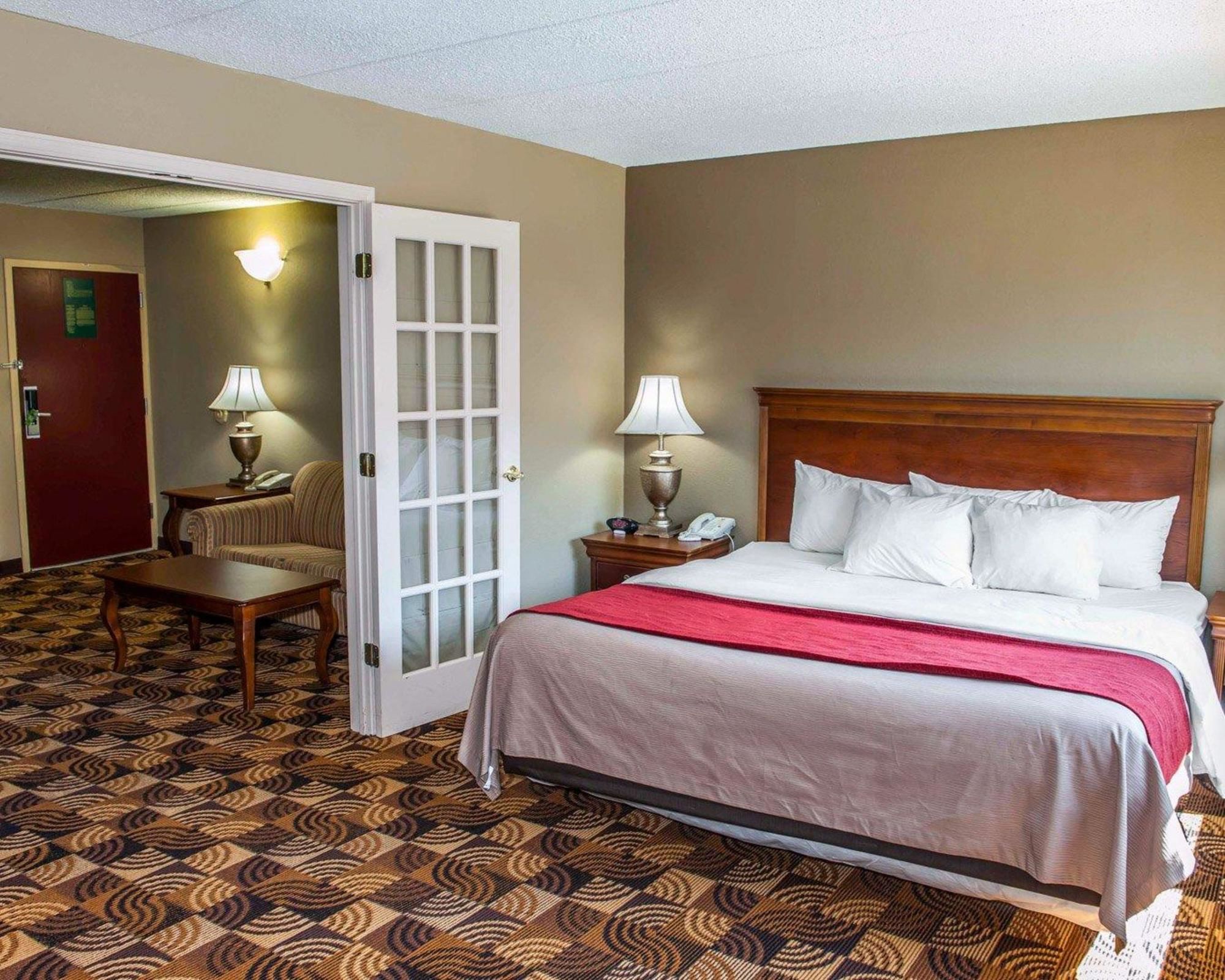Comfort Inn & Suites North at the Pyramids