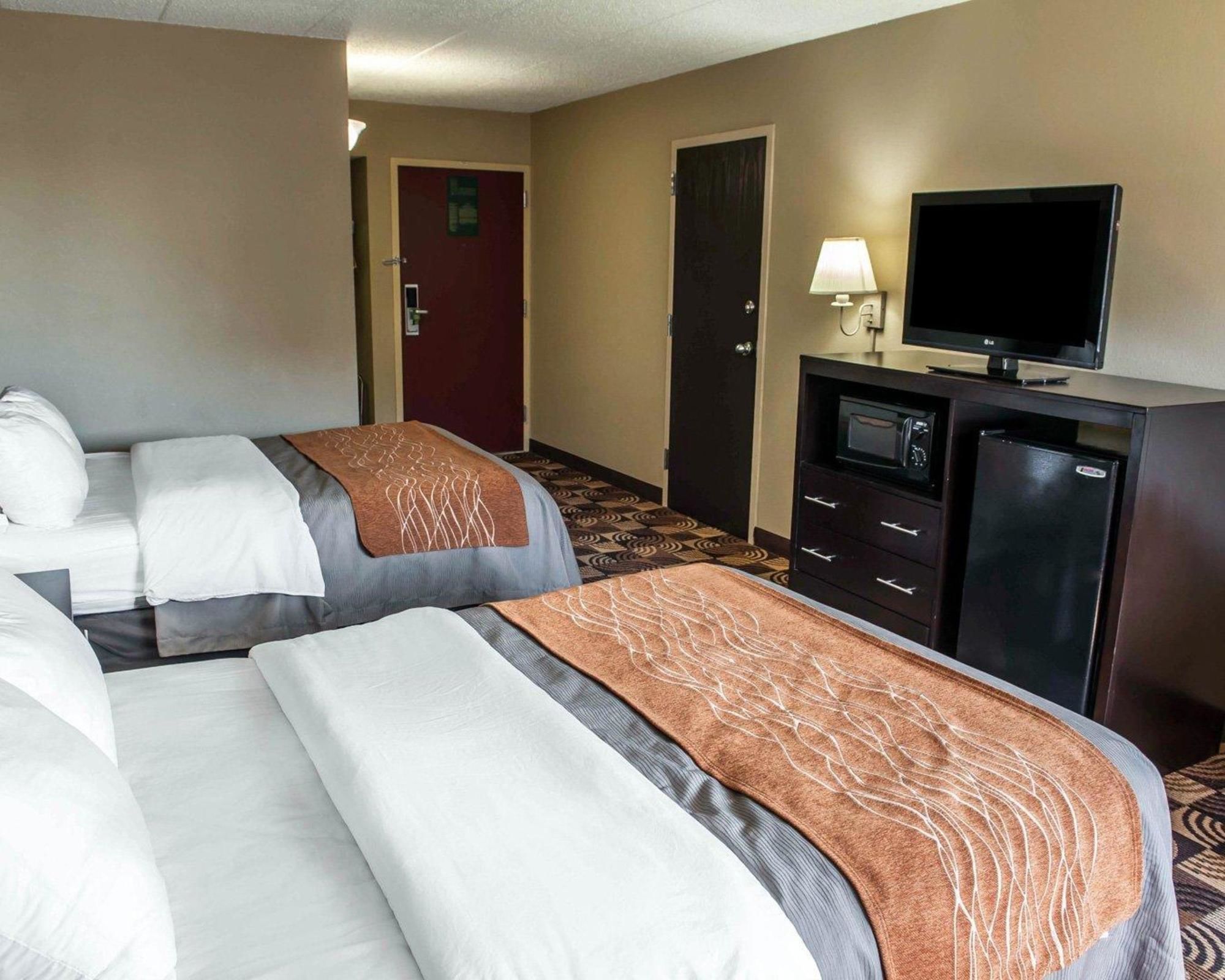 Comfort Inn & Suites North at the Pyramids