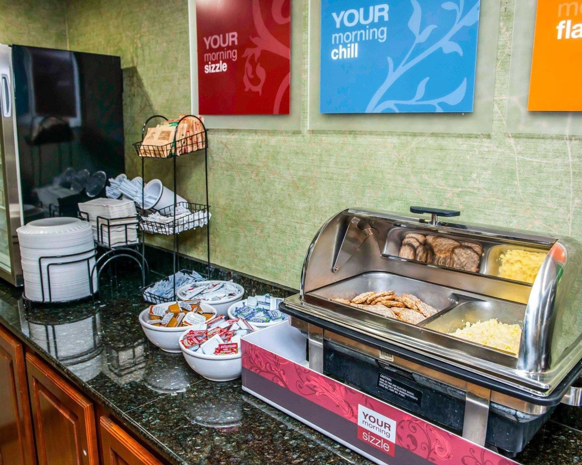 Comfort Inn & Suites North at the Pyramids