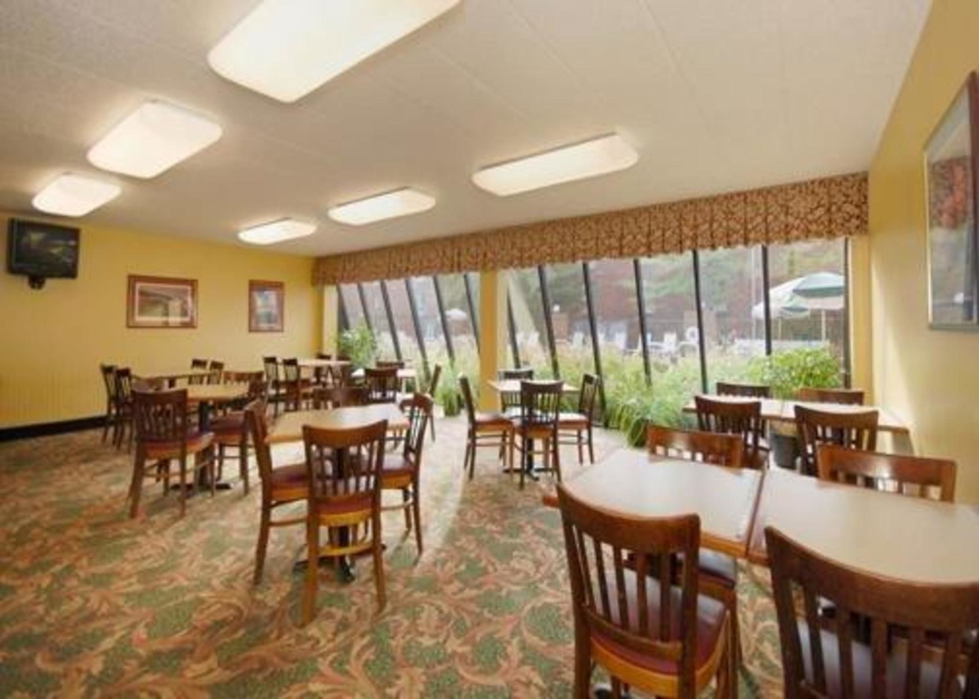 Comfort Inn & Suites North at the Pyramids
