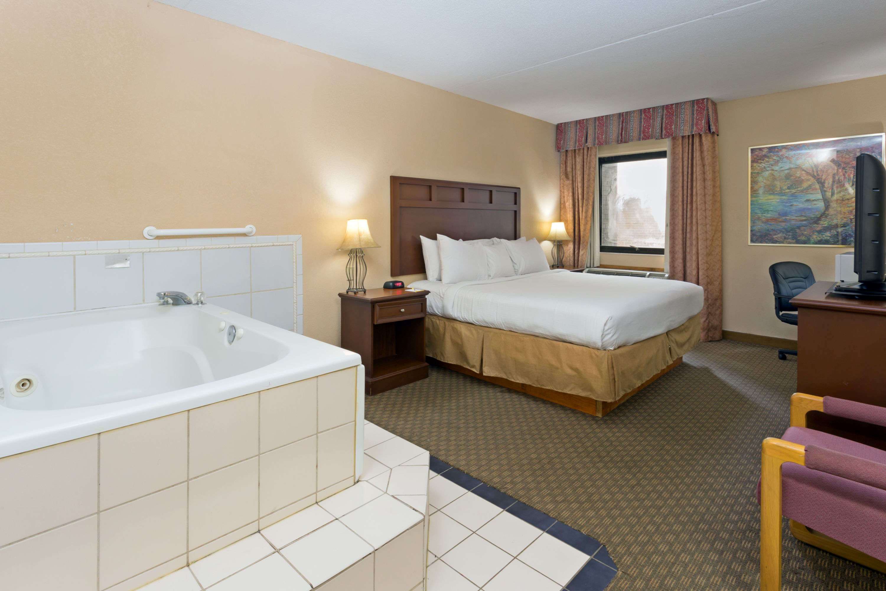 Days Inn & Suites by Wyndham Northwest Indianapolis
