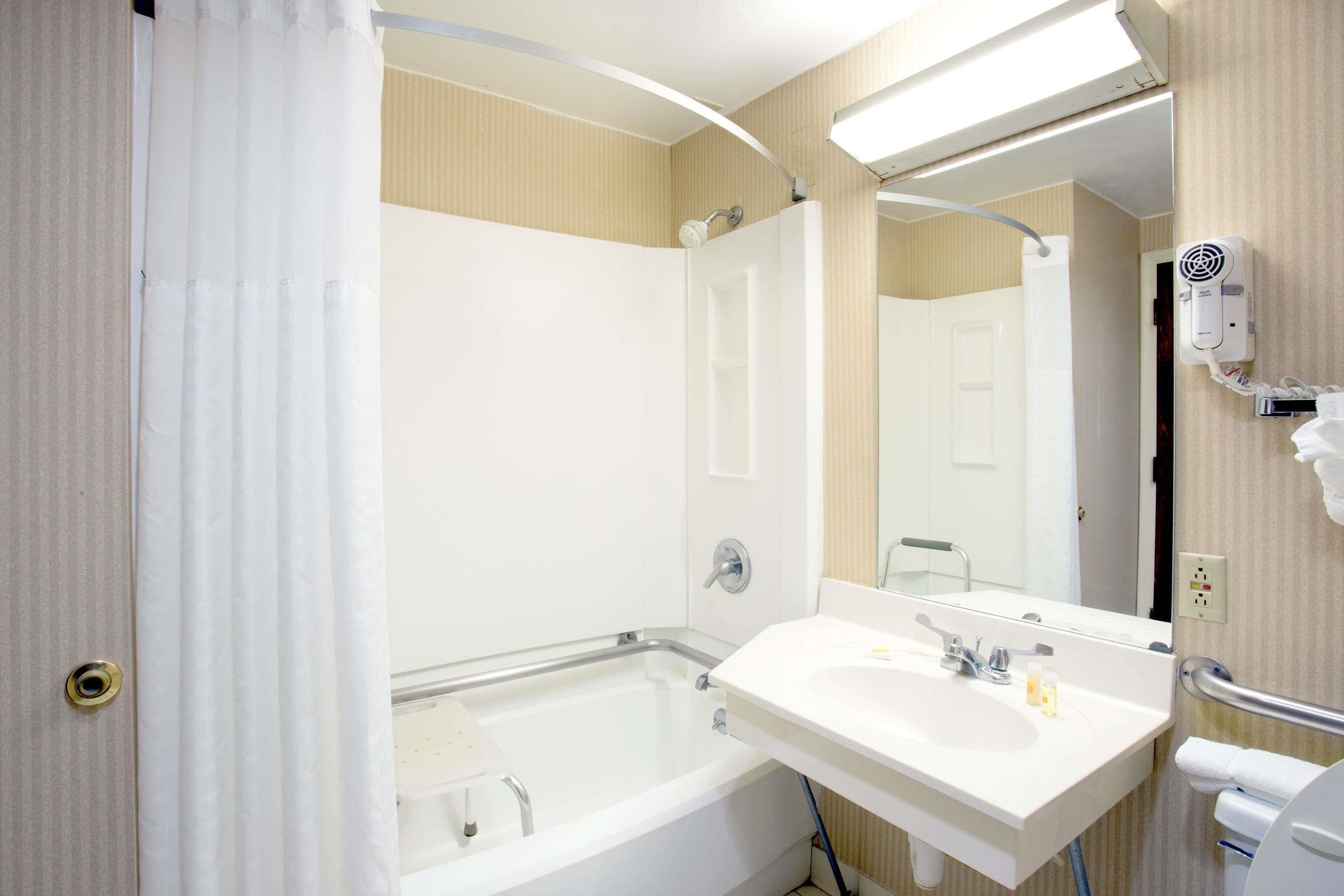 Days Inn & Suites by Wyndham Northwest Indianapolis