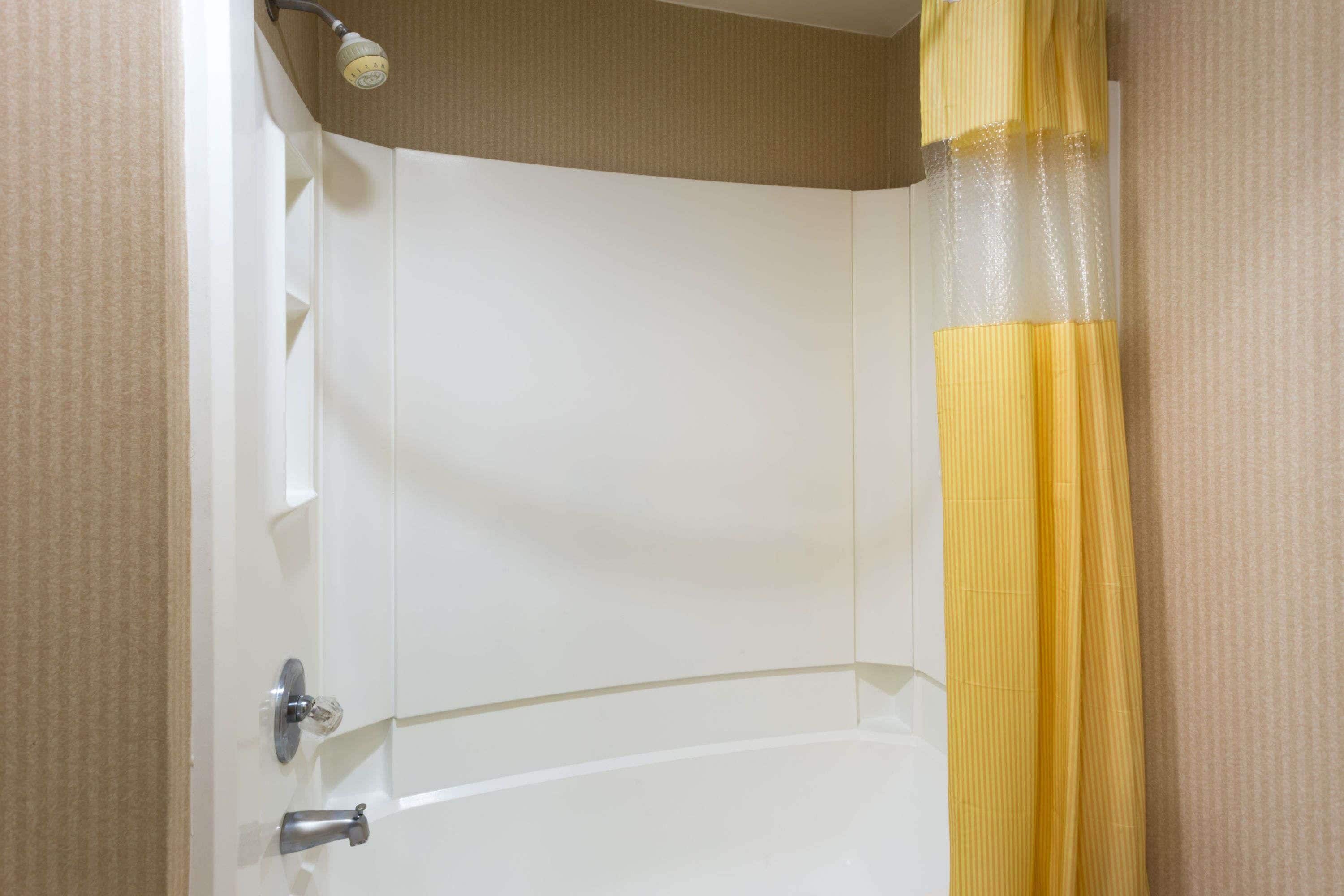 Days Inn & Suites by Wyndham Northwest Indianapolis