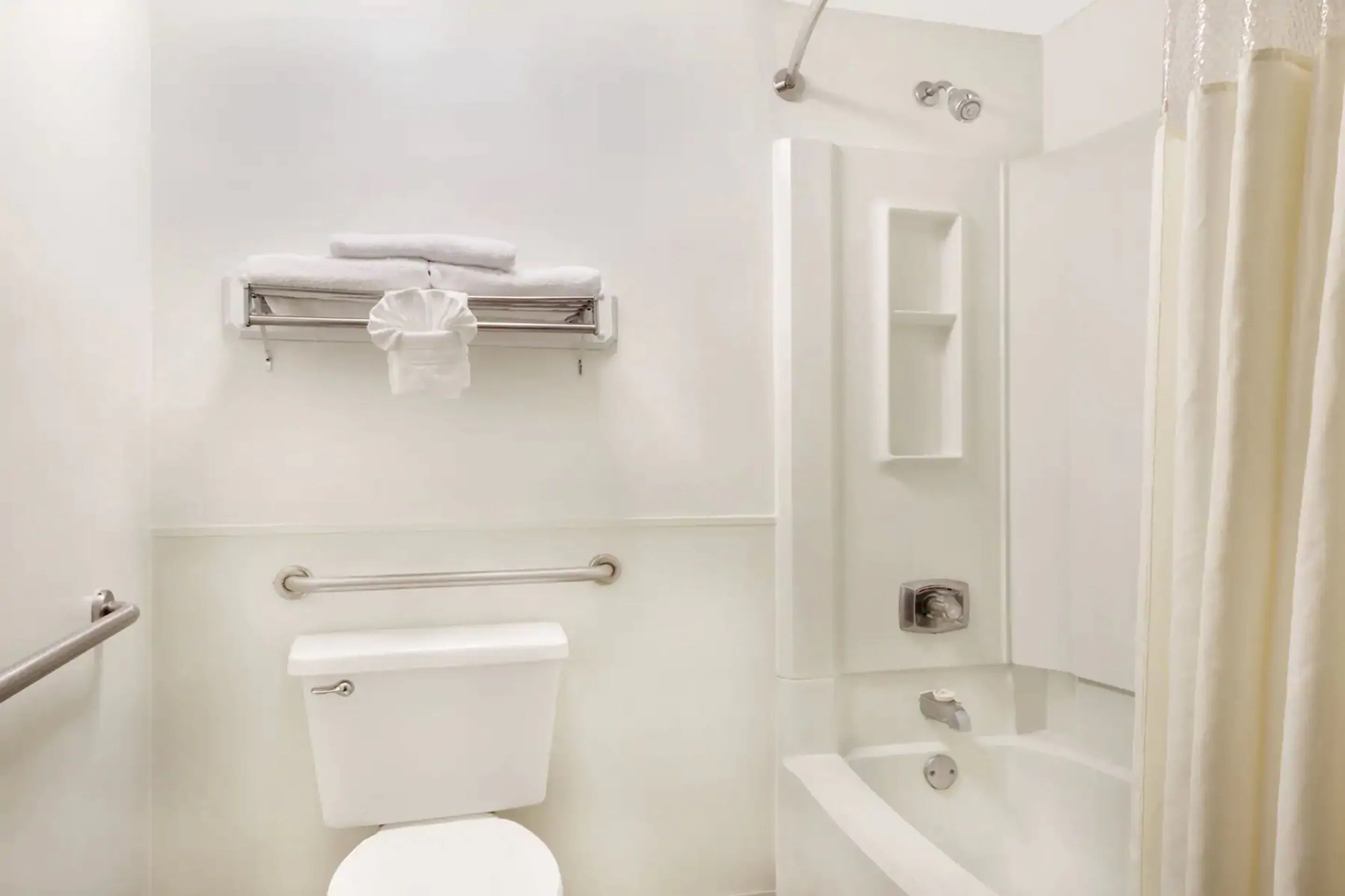Days Inn by Wyndham Indianapolis Northeast