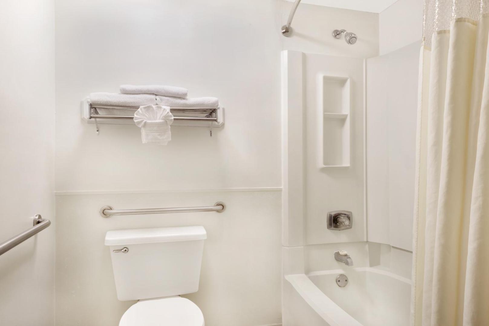 Days Inn by Wyndham Indianapolis Northeast
