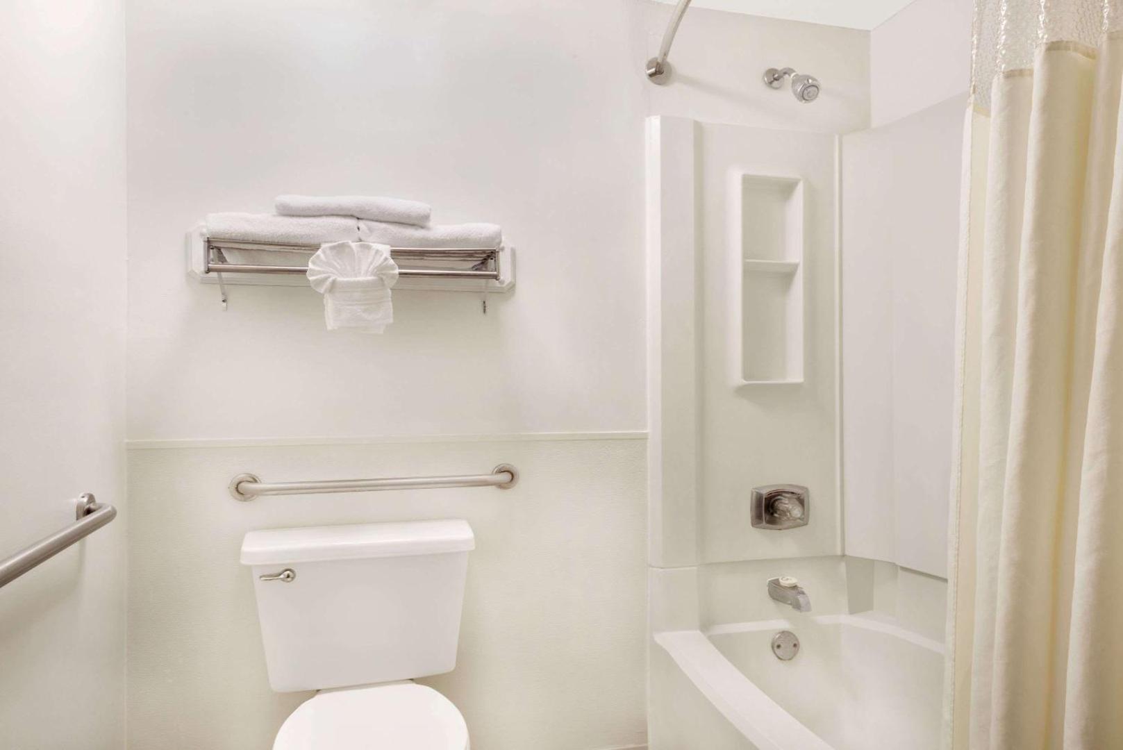 Days Inn by Wyndham Indianapolis Northeast