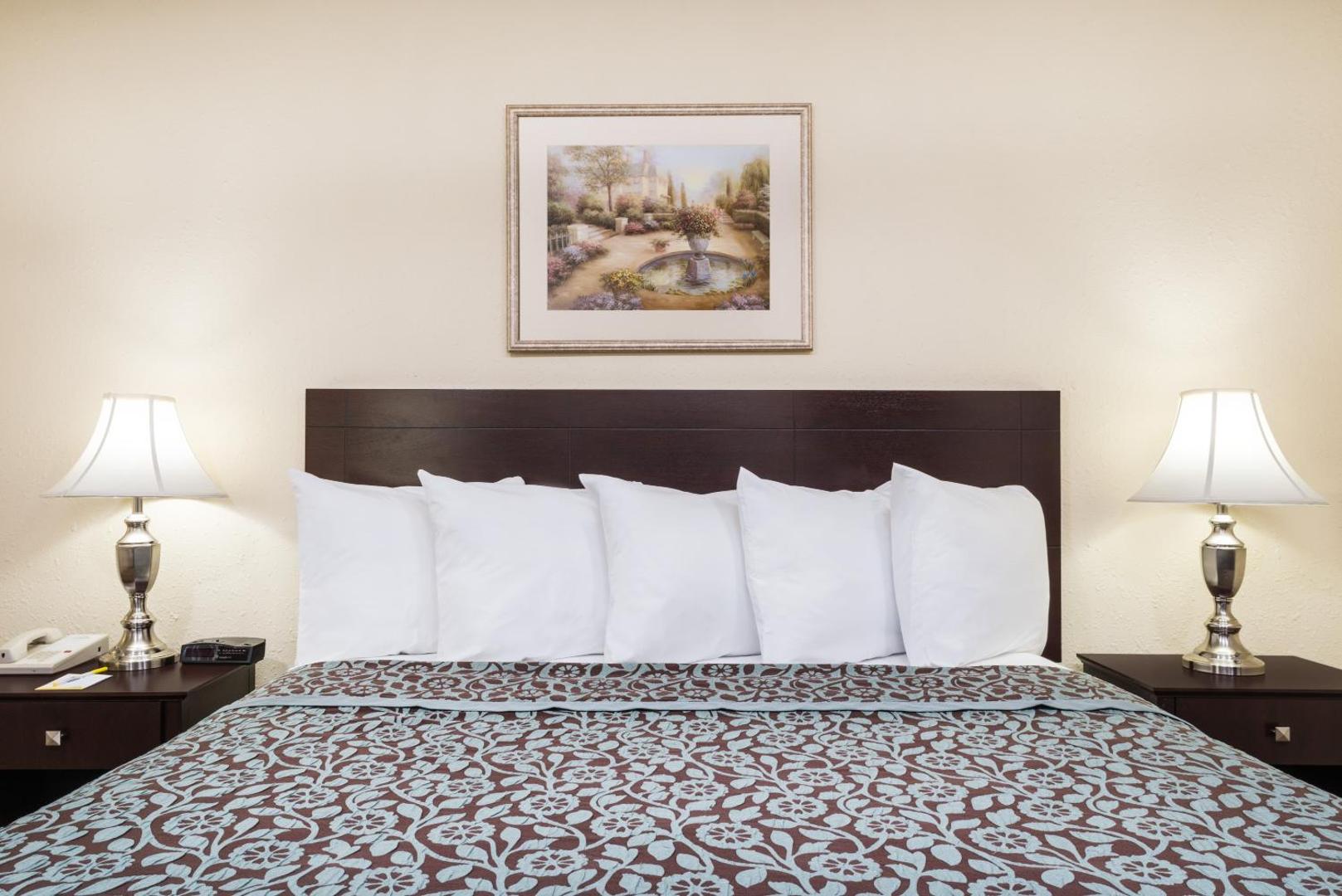Days Inn by Wyndham Indianapolis Northeast