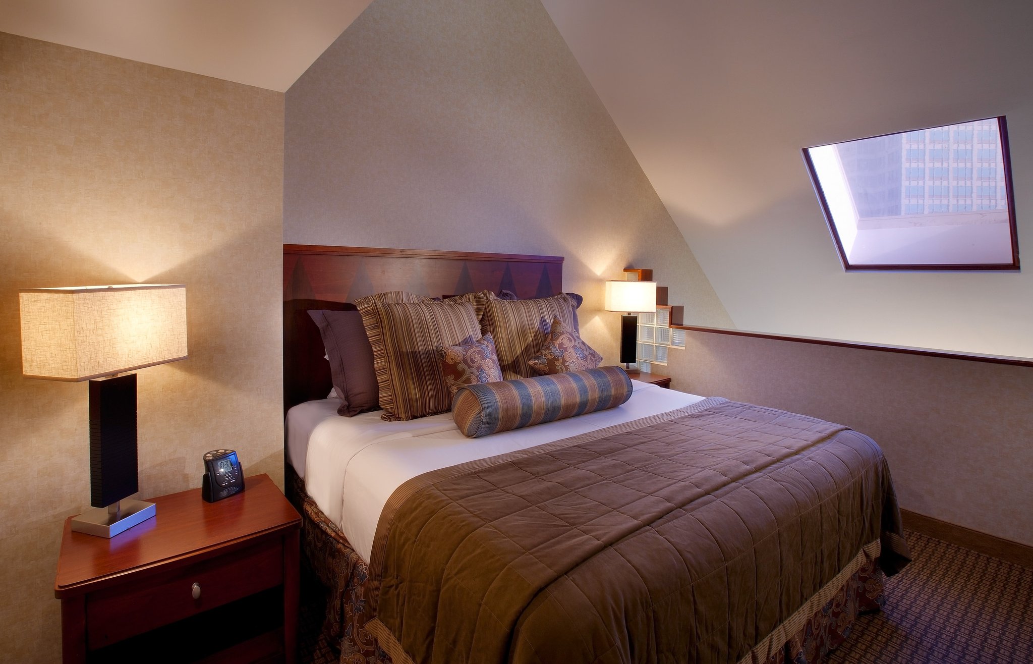 Embassy Suites by Hilton Indianapolis Downtown