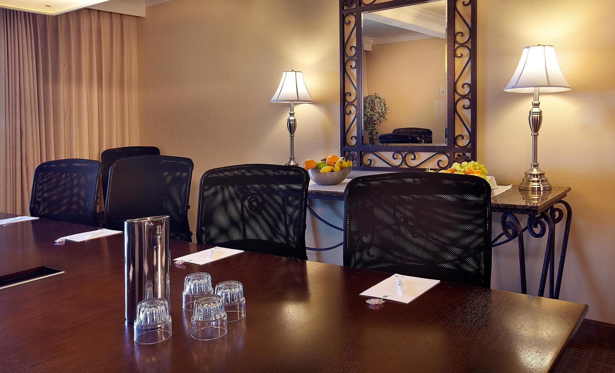 Embassy Suites by Hilton Indianapolis North