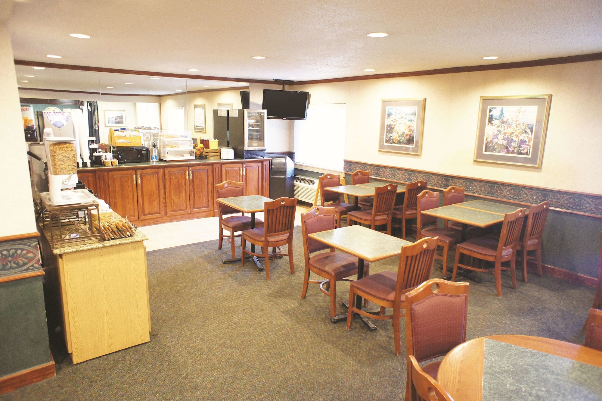 La Quinta Inn by Wyndham Indianapolis Airport Executive Dr
