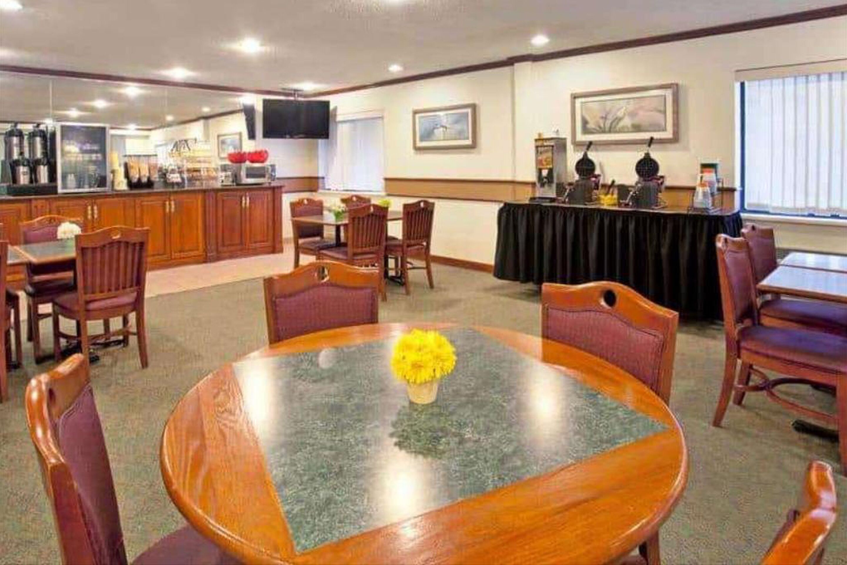 Norwood Inn & Suites Indianapolis