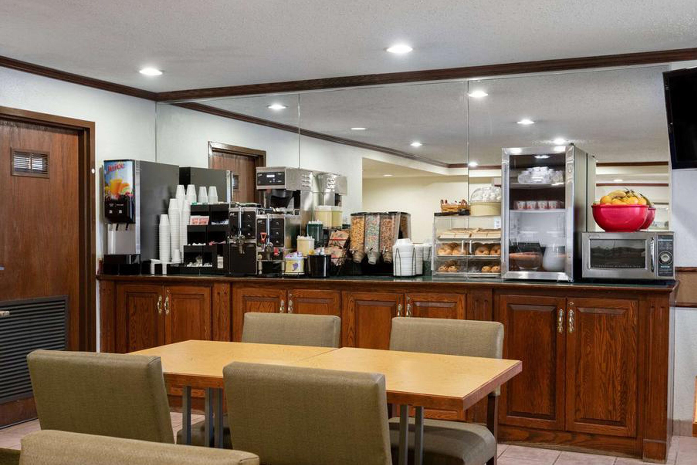 Norwood Inn & Suites Indianapolis