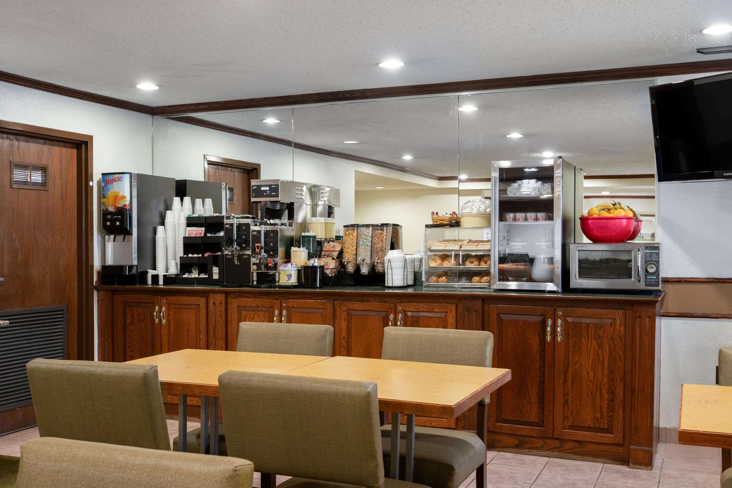 Norwood Inn & Suites Indianapolis
