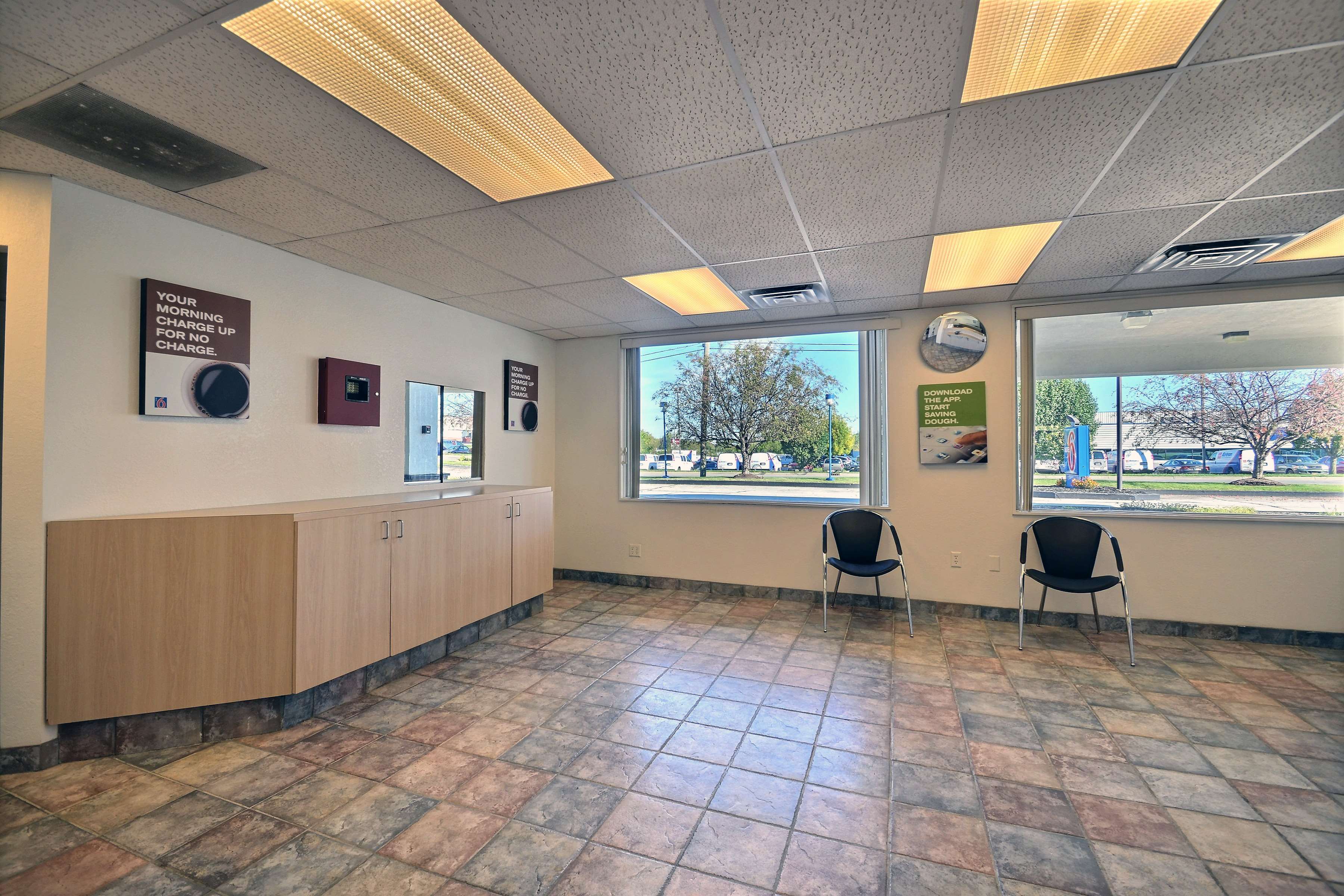 HomeTowne Studios by Red Roof Indianapolis