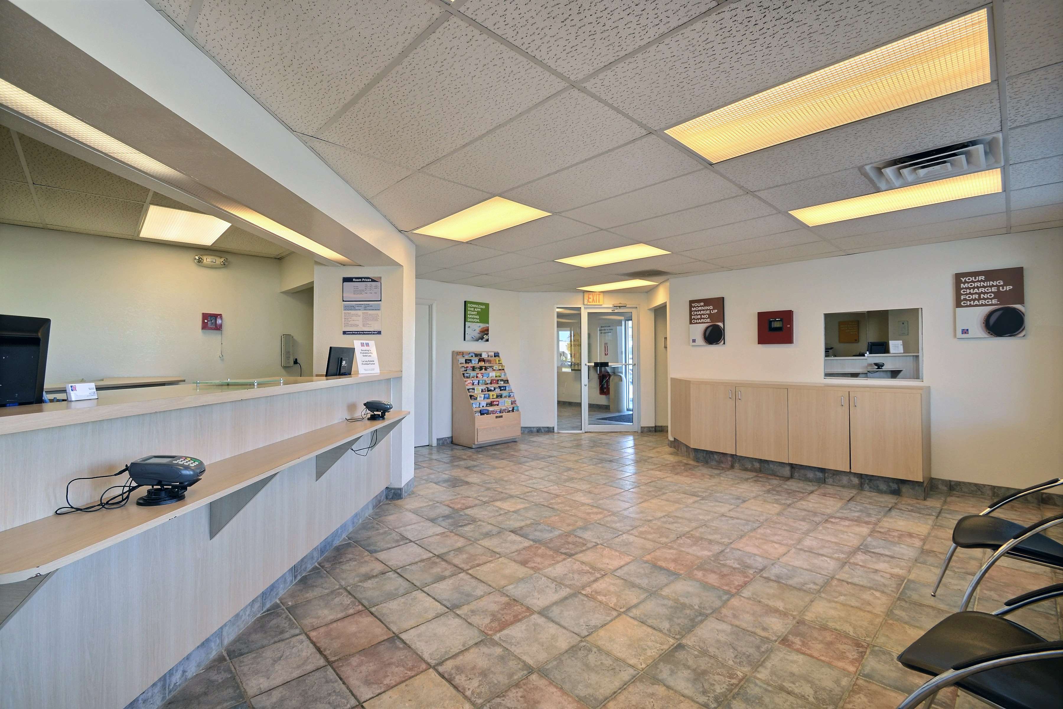 HomeTowne Studios by Red Roof Indianapolis
