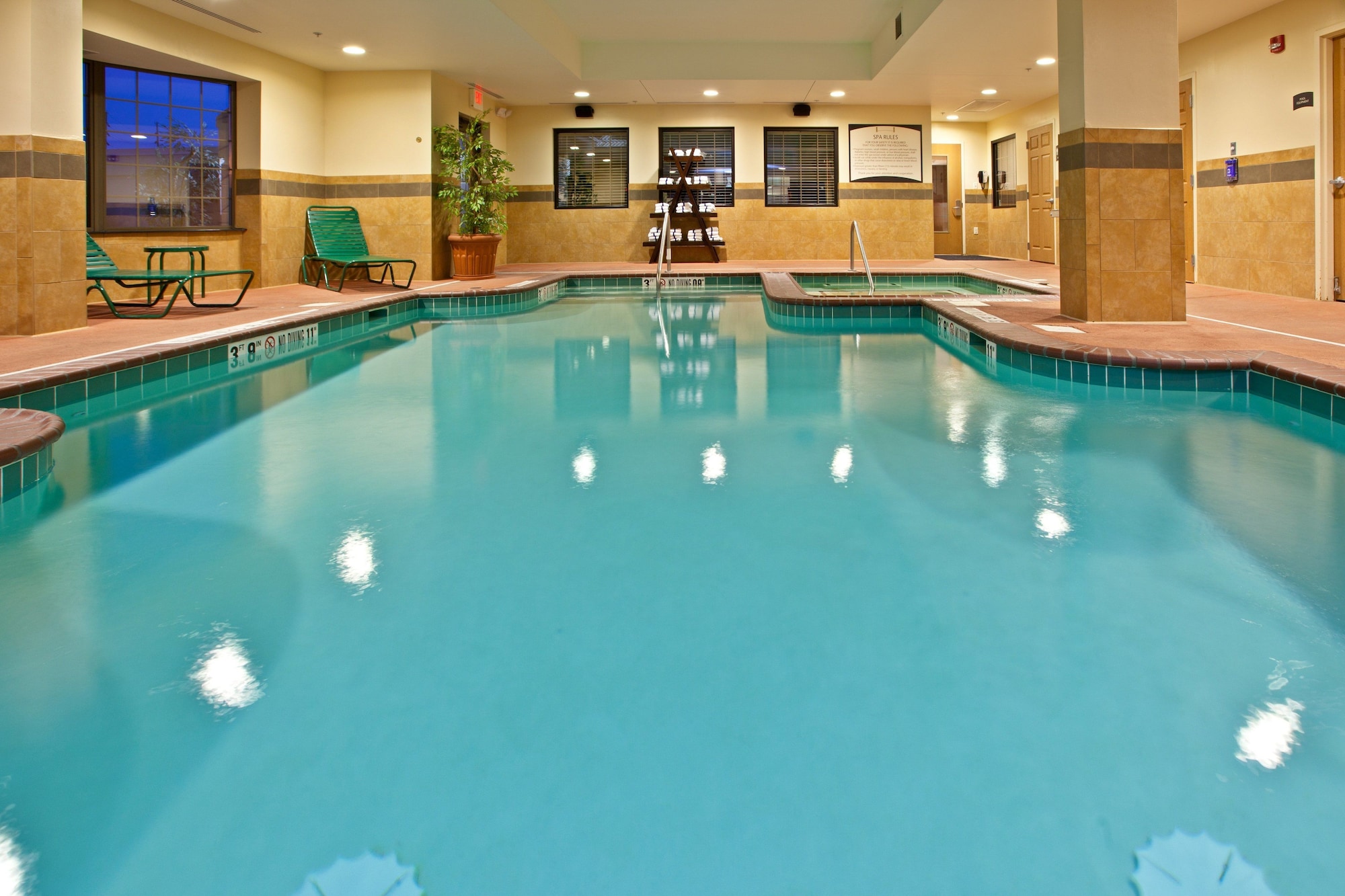 Staybridge Suites Indianapolis Downtown - Convention Center