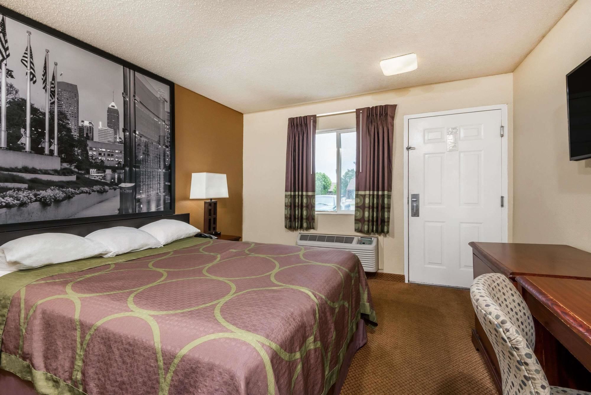 Super 8 by Wyndham Indianapolis/NE/Castleton Area