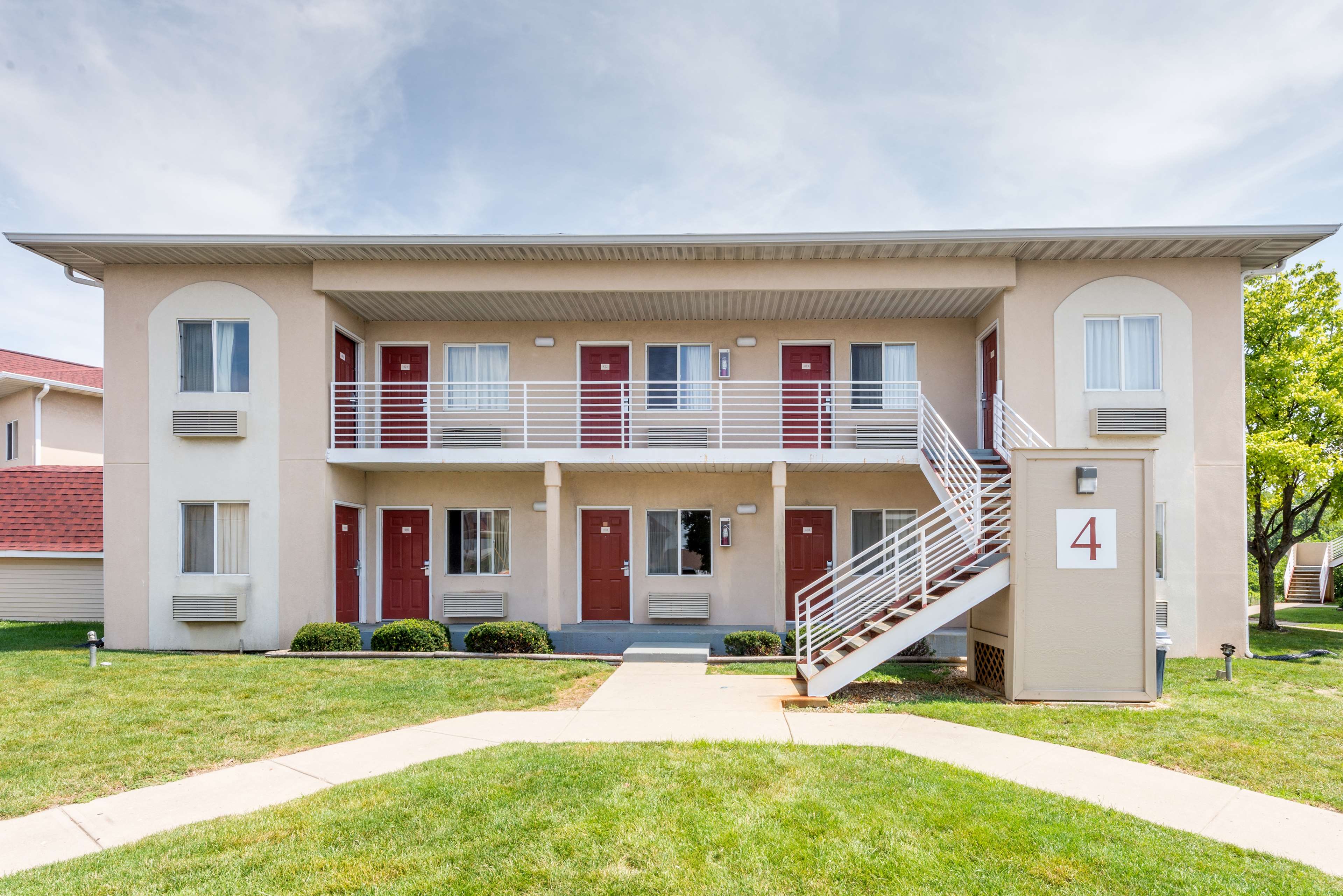Super 8 by Wyndham Indianapolis/NE/Castleton Area