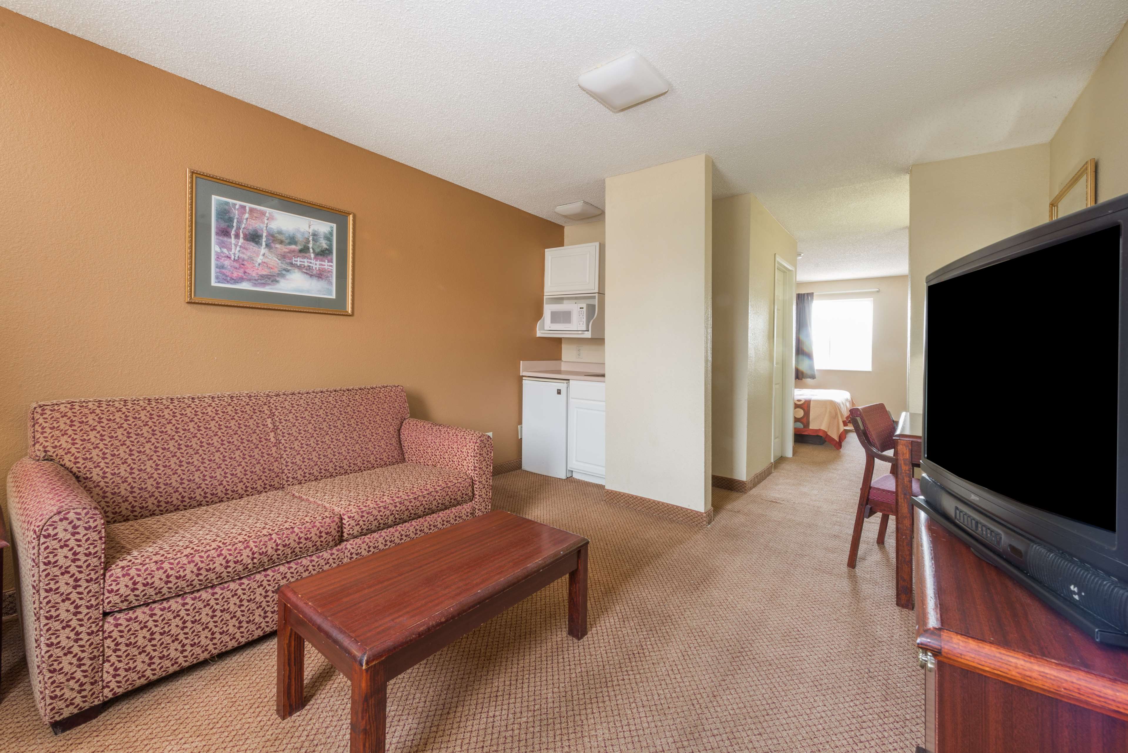 Super 8 by Wyndham Indianapolis/NE/Castleton Area