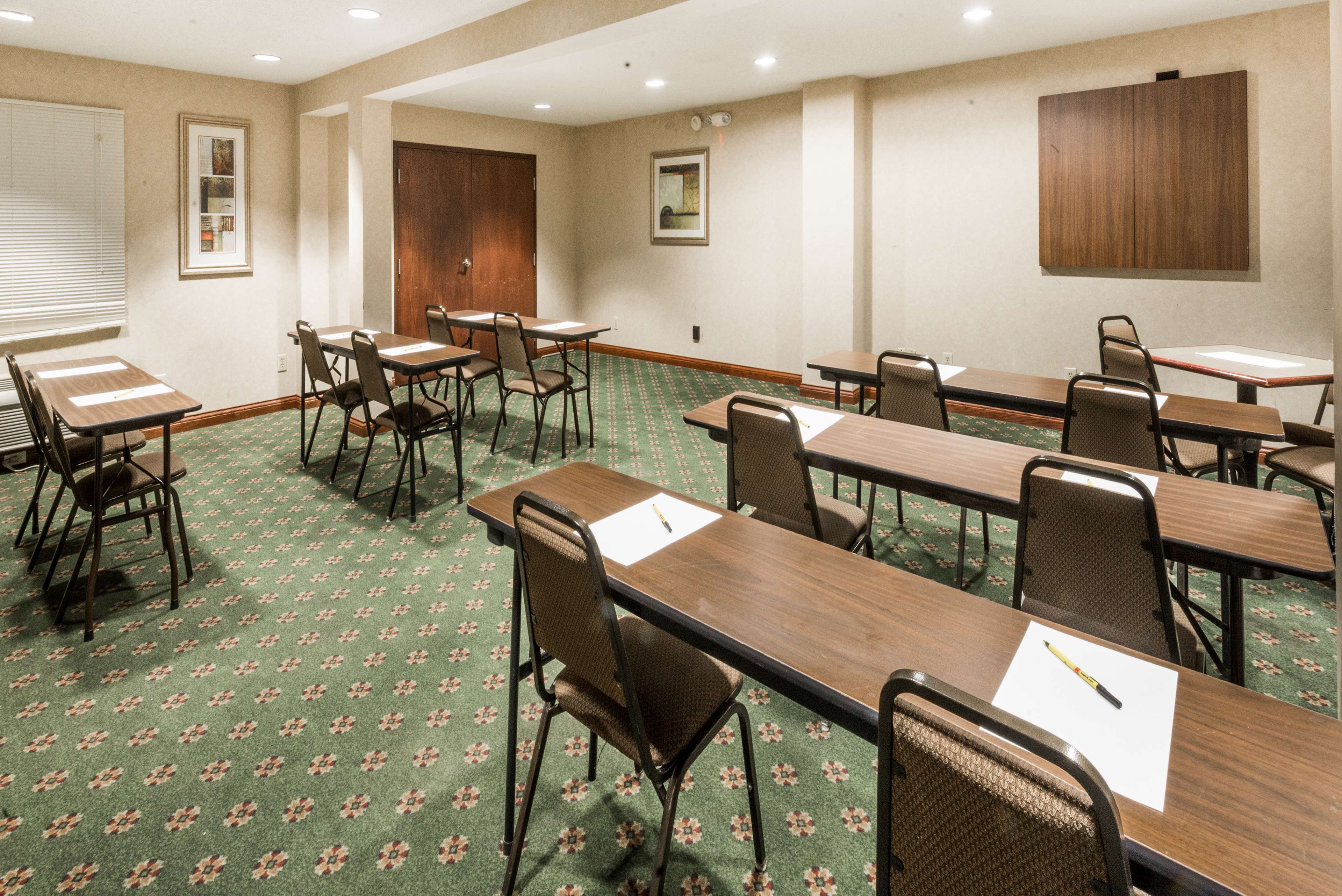 Super 8 by Wyndham Indianapolis/NE/Castleton Area