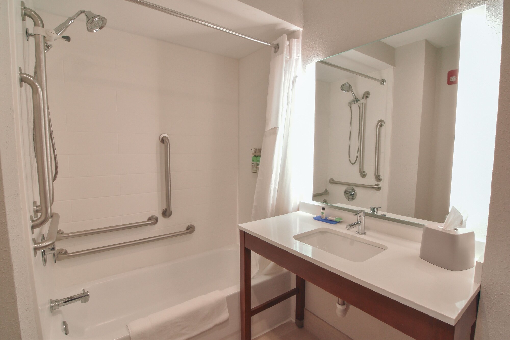 Holiday Inn Express & Suites Indianapolis Northwest