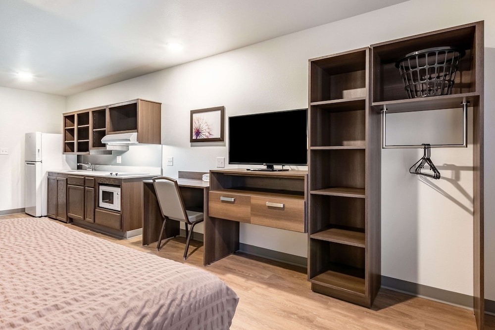 WoodSpring Suites Indianapolis Airport South