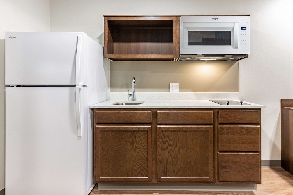 WoodSpring Suites Indianapolis Airport South