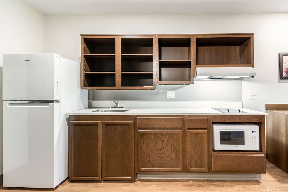 WoodSpring Suites Indianapolis Airport South
