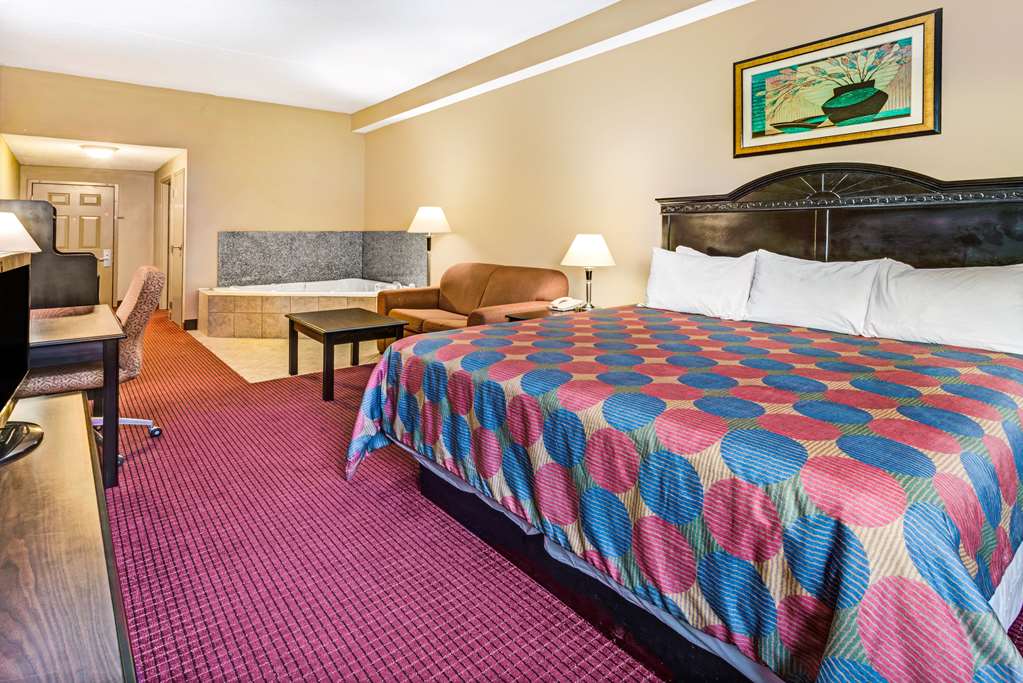 Days Inn & Suites by Wyndham Jeffersonville IN