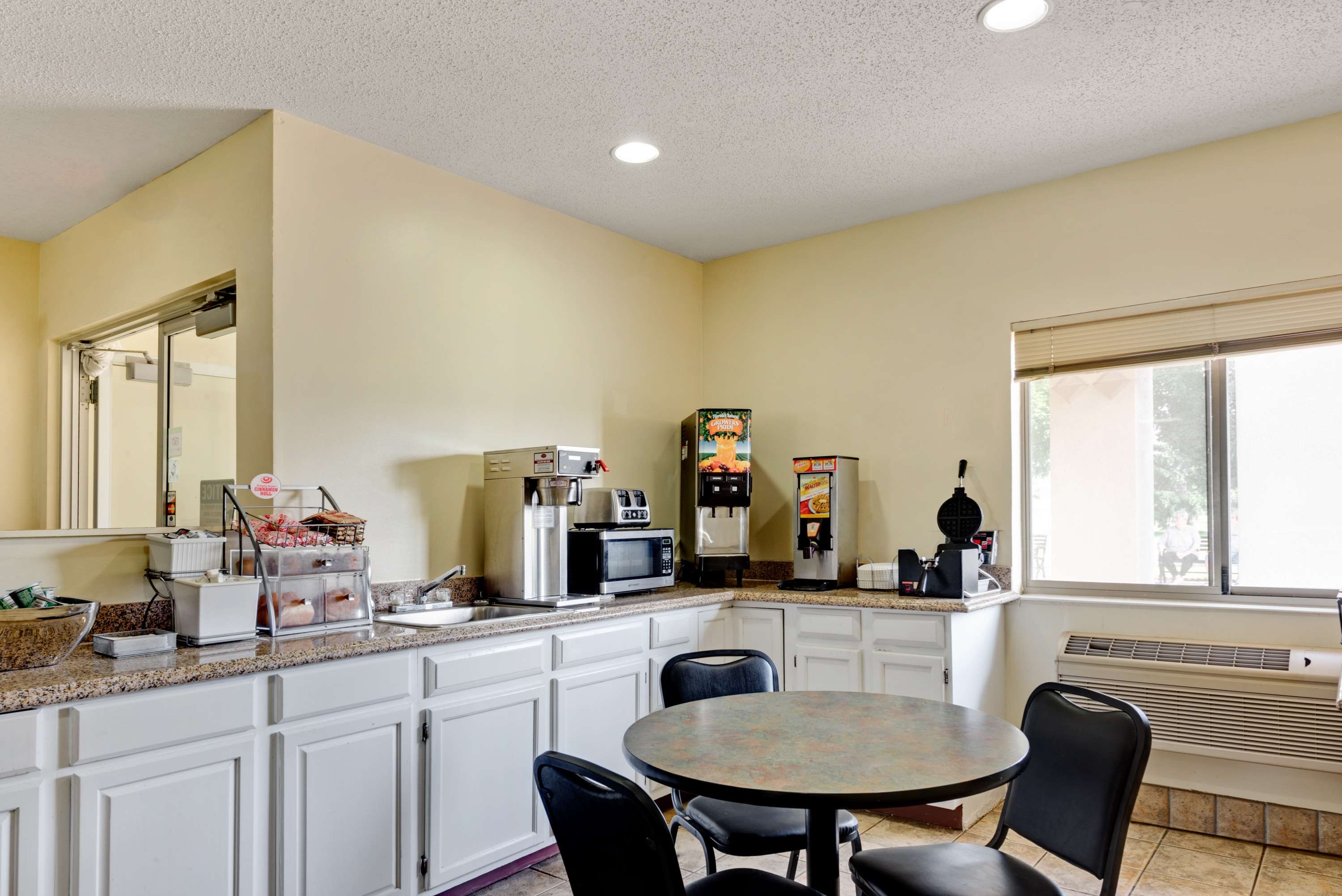 Super 8 by Wyndham Kokomo