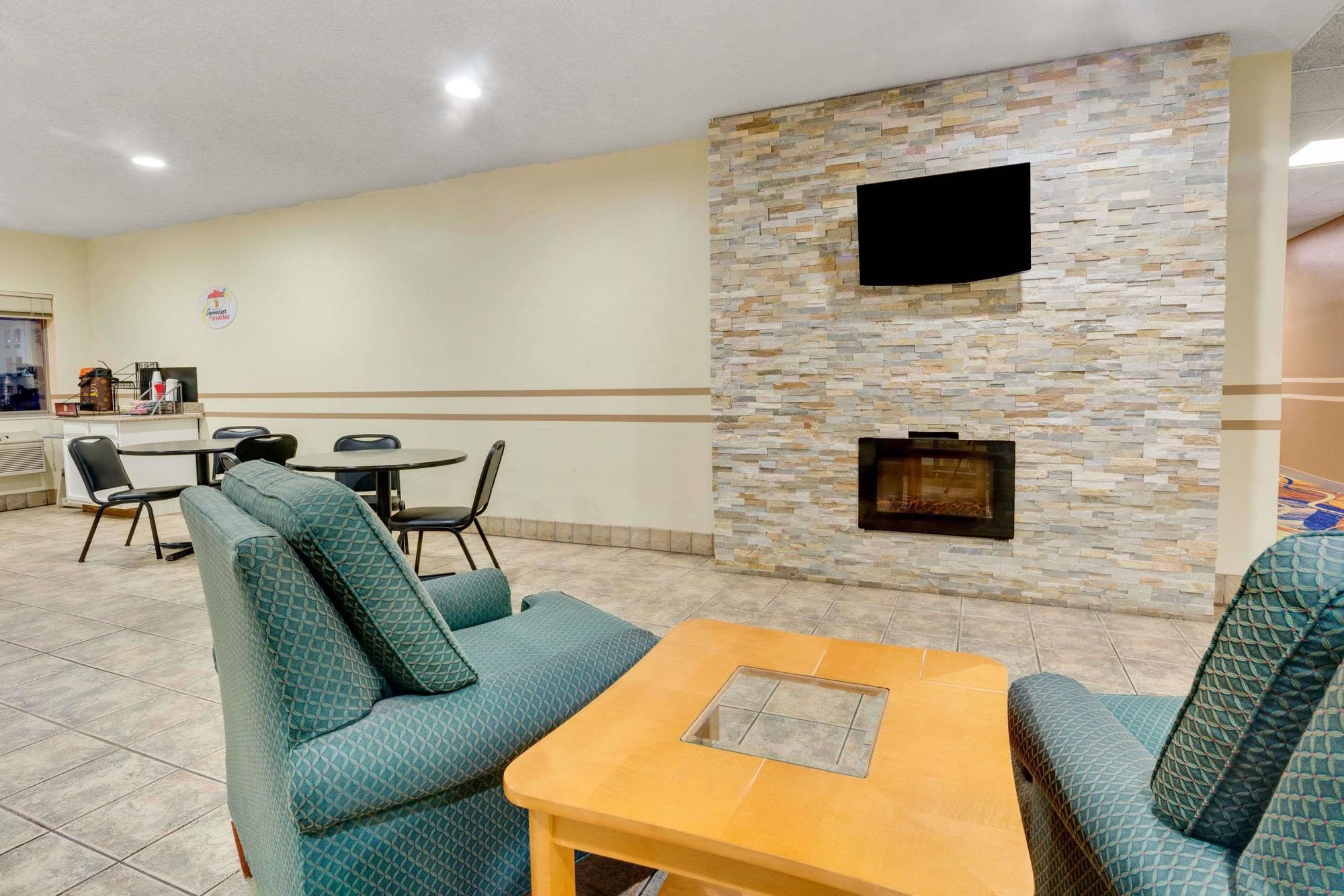 Super 8 by Wyndham Kokomo