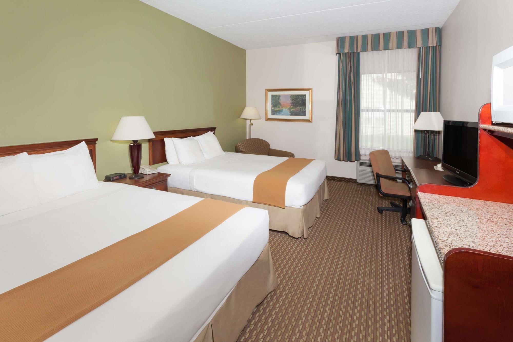 Baymont Inn & Suites by Wyndham Lafayette / Purdue Area
